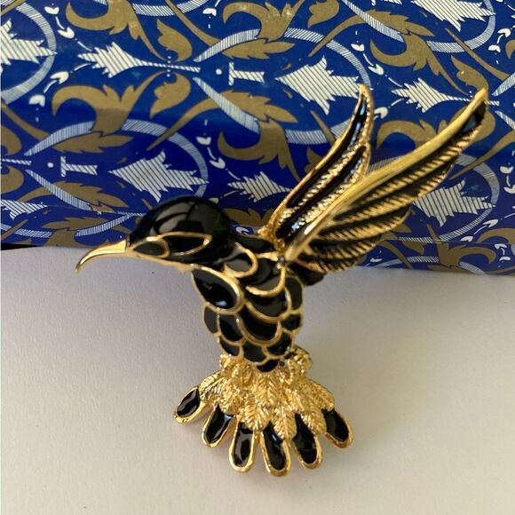 Vintage Black & Gold Enamel Hummingbird Pin Brooch - Picture 2 of 4